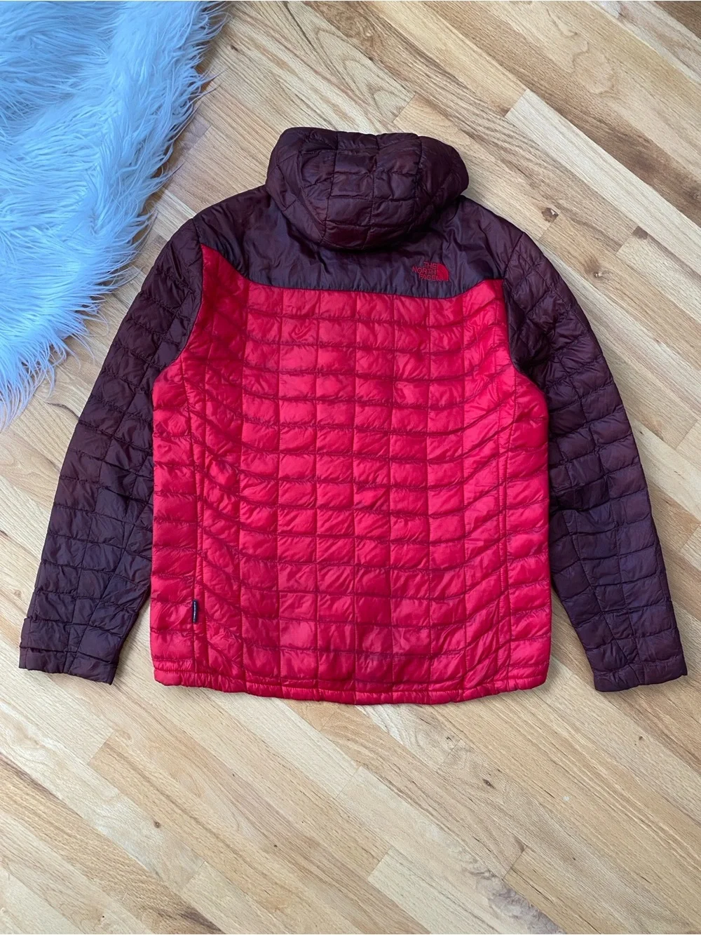 The North Face Thermaball Two-Tone Quilted Hooded Puffer Jacket Burgundy & Red_2